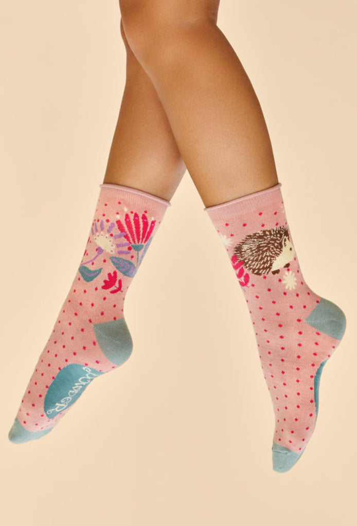 Powder Hedgehog Hunting In Leaves Ankle Socks - Petal